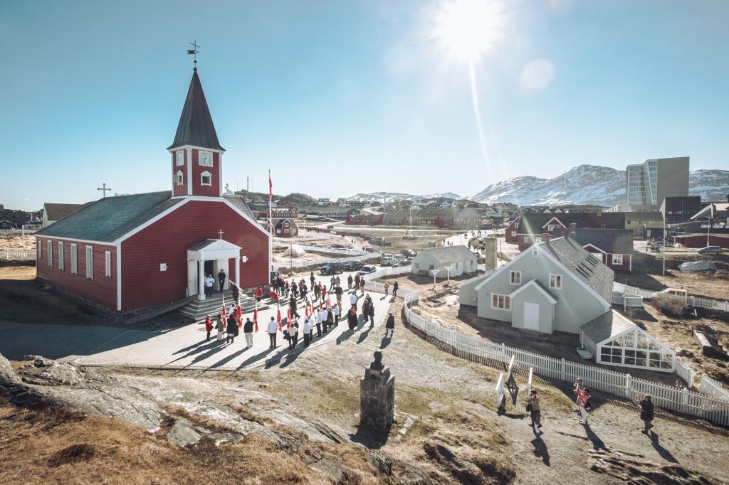 Die alte Kirche in Nuuk am Nationalfeiertag
