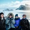 Reisende auf einem Boot im Eisfjord in der Nähe von Nuuk in Grönaldn