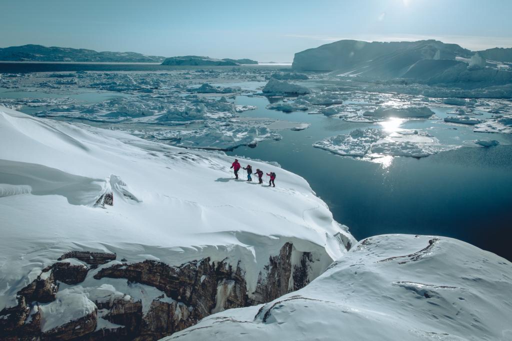 Schneeschuhwanderung entlang des Ilulissat-Eisfjords in Grönland