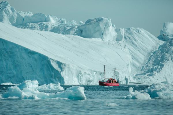 Ganz nah am Eis mit einem Ausflugsboot von Ilulissat