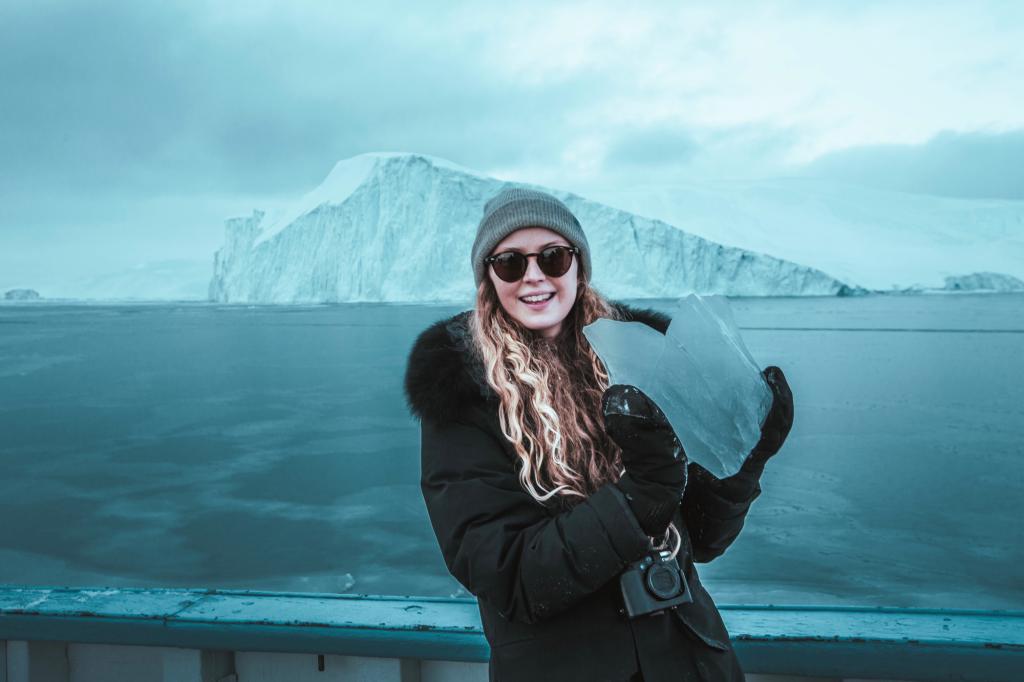 Sightseeing by boat from Ilulissat in Disko Bay